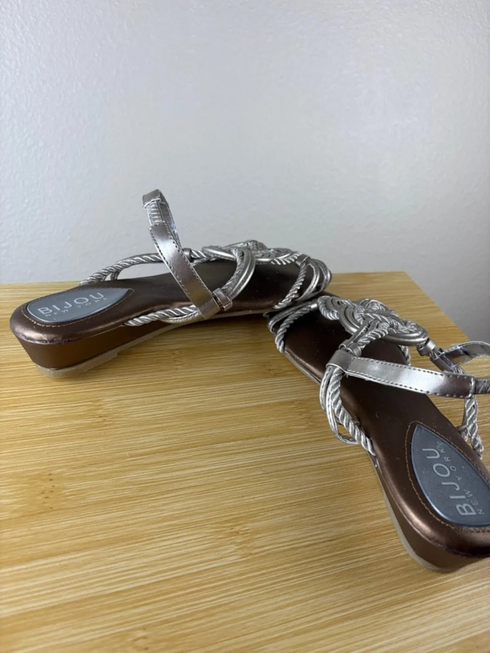 BIJOU New York Silver Braided Knot Detail Strappy Womens Sandals Like New Size 6